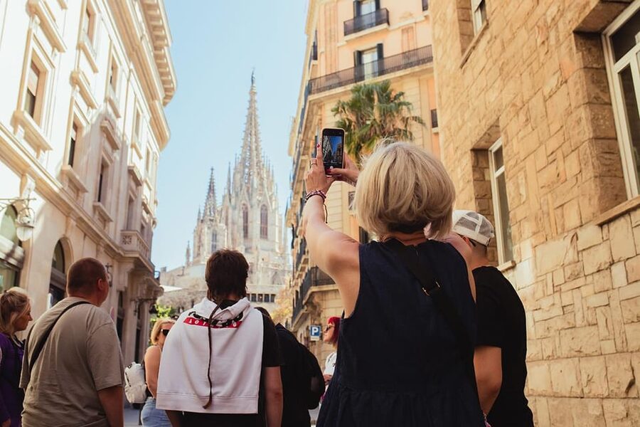Barcelona: Small Group Gothic, Tapas & Churros Tour! - Churros and a local bakery stop
