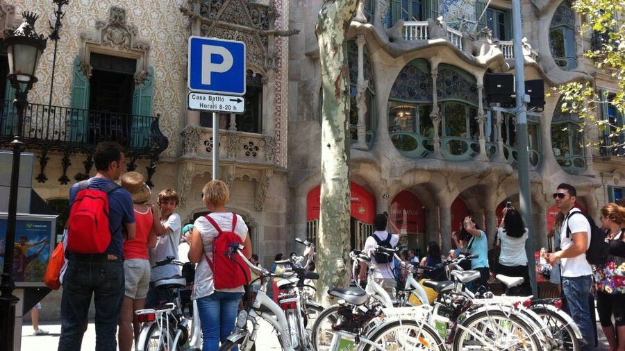 Barcelona: Small Group or Private Bike Tour - Waterfront views and the ride toward Montjuïc