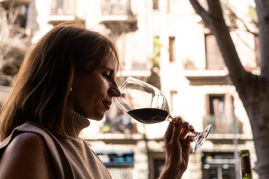 Barcelona: Sommelier-Led Food & Wine Tasting Tour - How the small group affects the experience