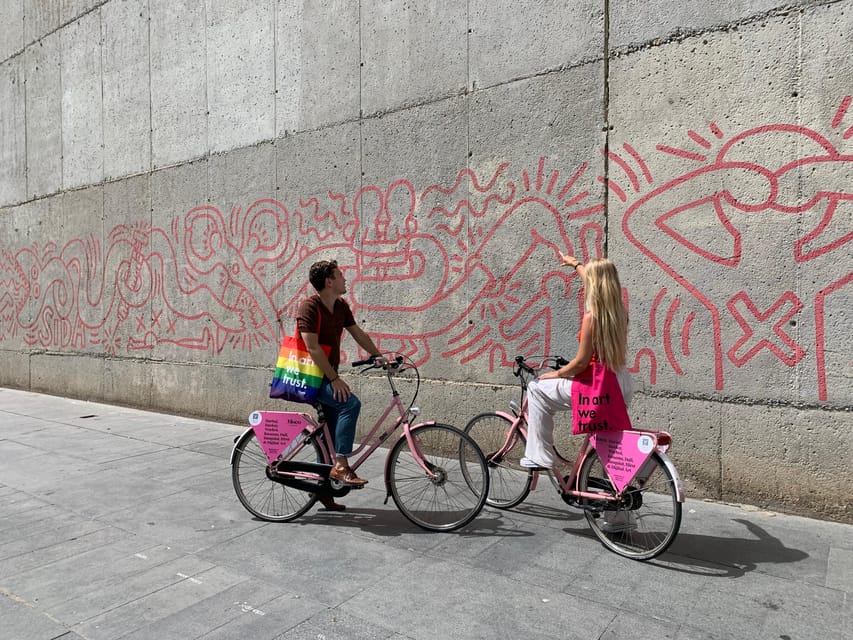 Barcelona | Street Art Bike tour - El Xupet Negre and the art of the city wall