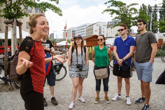 Barcelona Street Art, Graffiti and Tapas Tour - Tapas and a cold drink at the end