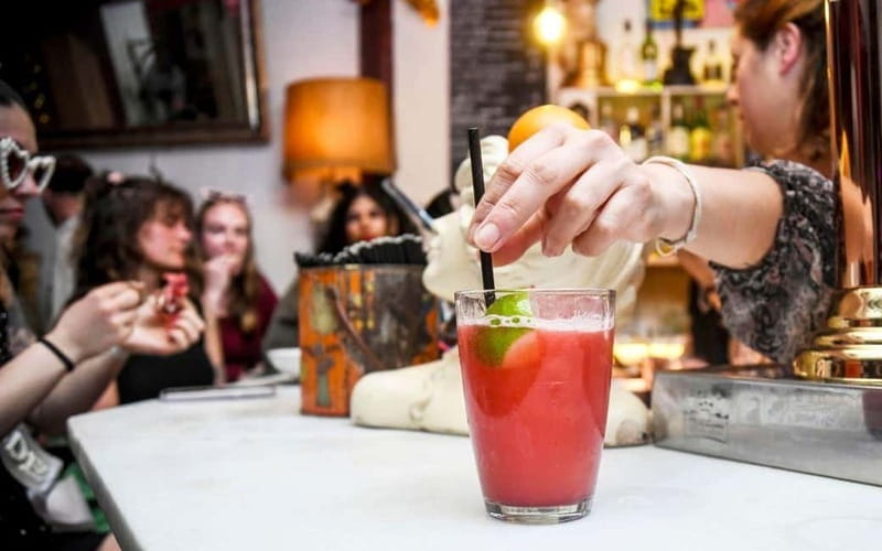 Barcelona Street Art, Graffiti & Tapas Tour - Tapas and a traditional Spanish drink