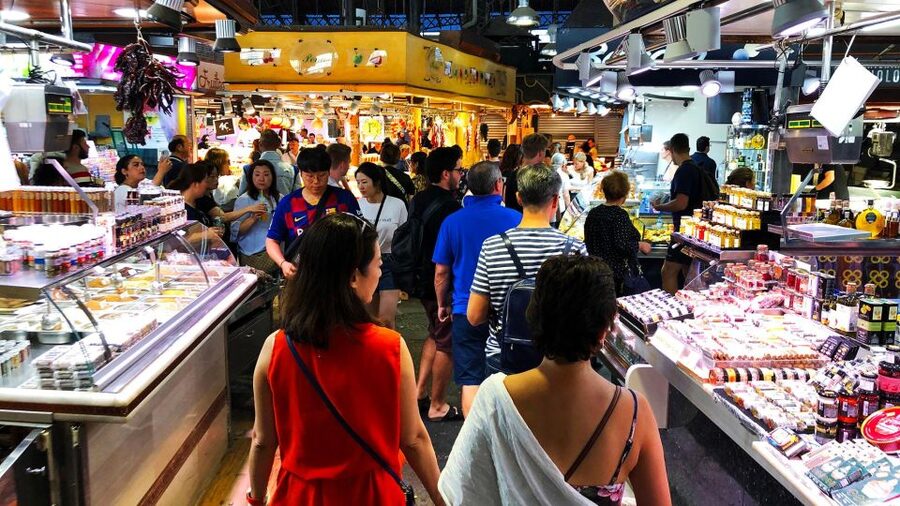 Barcelona: Street Food & Sightseeing Tour with Local Market - Patatas bravas and the appeal of simple food