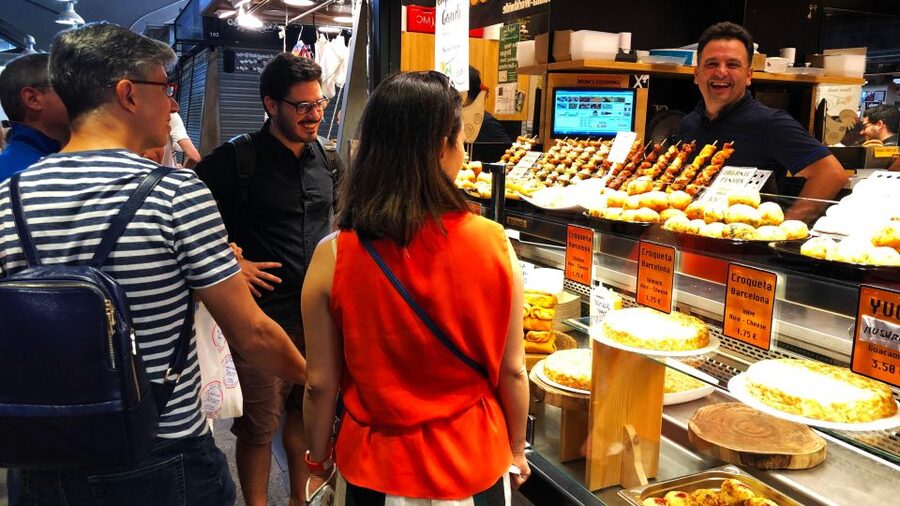 Barcelona: Street Food & Sightseeing Tour with Local Market - What the $53 price really covers
