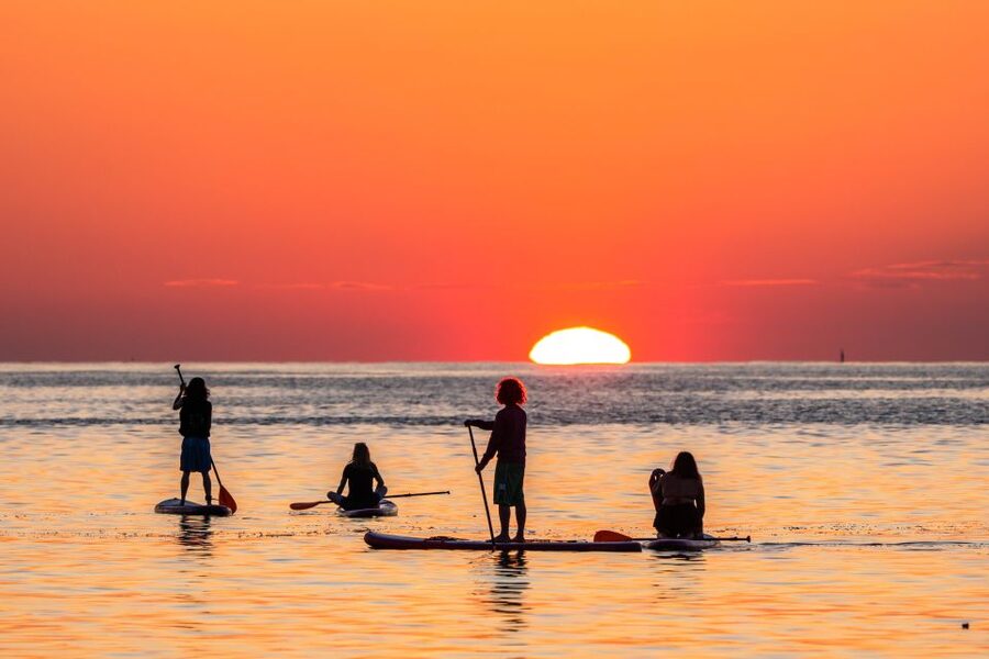 Barcelona: Sunrise Paddleboarding with Instructor and Photos - A short pause, then back to the school