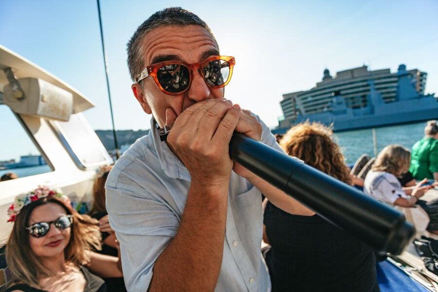 Barcelona: Sunset Catamaran Cruise with Live Music - Live jazz, saxophone, guitar, and the mood onboard