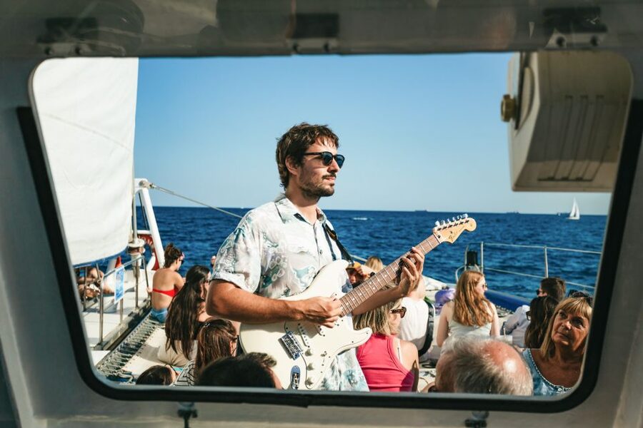 Barcelona: Sunset Catamaran Cruise with Live Music - Weather, clothing, and the best time of year