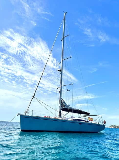 Barcelona: Sunset or Afternoon Yacht Cruise with Drinks - Cava, beer, wine, and Manchego on board