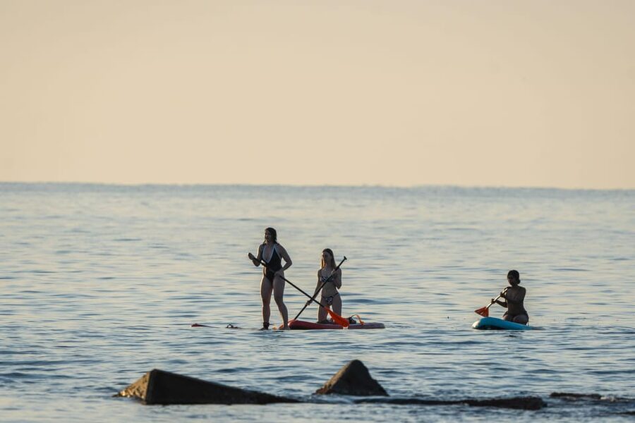 Barcelona: Sunset Paddleboarding Experience with 1 Beer - What the 90-minute format means for you