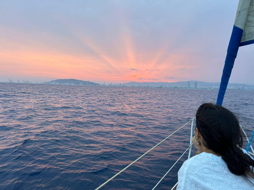 Barcelona: Sunset Sailboat Cruise with Drinks and Snacks - Drinks and snacks that keep the outing easy