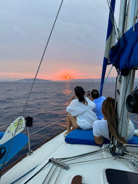 Barcelona: Sunset Sailboat Cruise with Drinks and Snacks - The skyline, the sea, and the changing light