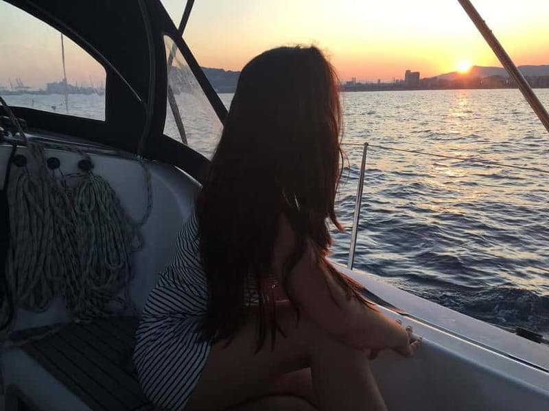 Barcelona: Sunset Skyline Cruise with Cava and Snacks - Planning your evening around the departure