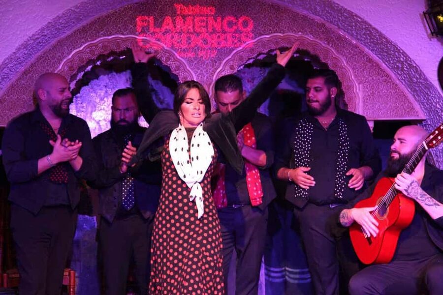 Barcelona: Tablao Flamenco Cordobes Show and Drink in Rambla - Why this flamenco show feels different from a stage production