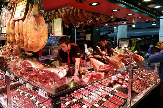 Barcelona tailored tapas & drinks tour with a native guide - The guides make the difference