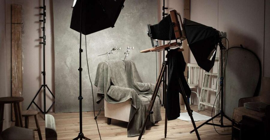 Barcelona: Take your portrait with a 19th century process - Preparing the 4 by 5 inch metal plate