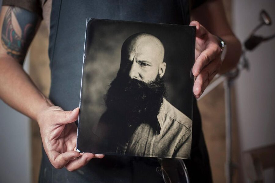 Barcelona: Take your portrait with a 19th century process - Watching the portrait appear in the developer