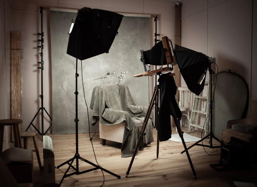 Barcelona: Take your portrait with a 19th century process - What happens when you arrive at the studio