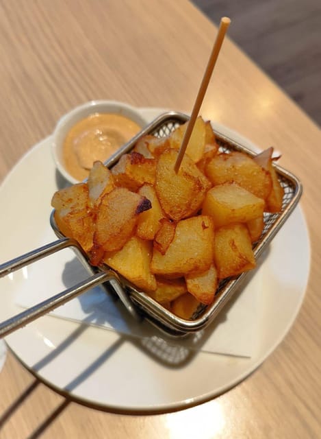 Barcelona: Tapas and Pintxos Tour with Crema Catalana - Why the small group is useful