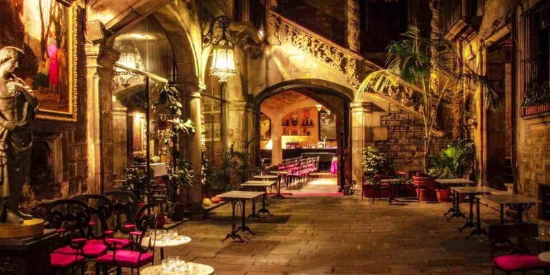Barcelona: Tapas and Wine with Flamenco Show in the Old Town - Flamenco inside Palau Dalmases