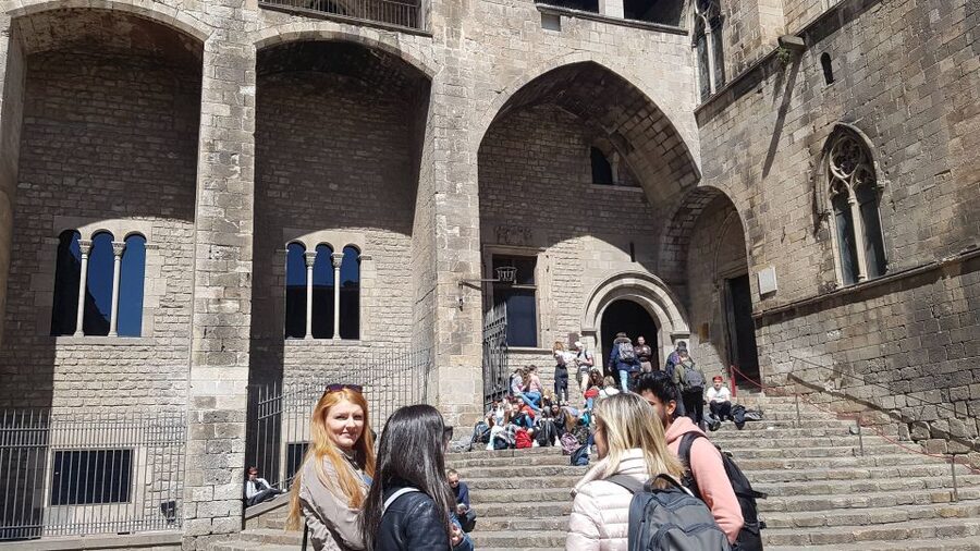 Barcelona: Tapas & Picasso Museum Guided Walking Tour - First stop: northern-style pintxos