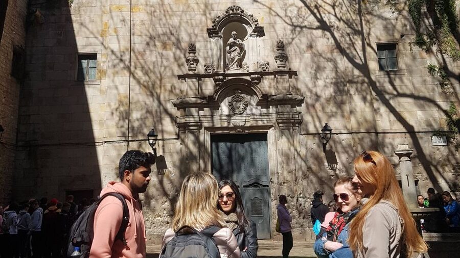 Barcelona: Tapas & Picasso Museum Guided Walking Tour - Second stop: Mediterranean tapas