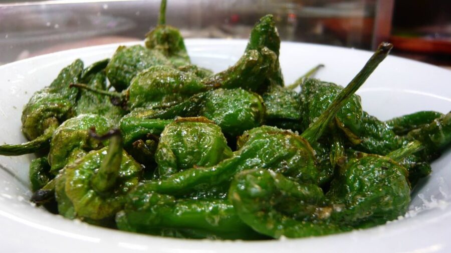 Barcelona: Tapas & Picasso Museum Guided Walking Tour - Final stop: Catalan meat dishes and regional drinks