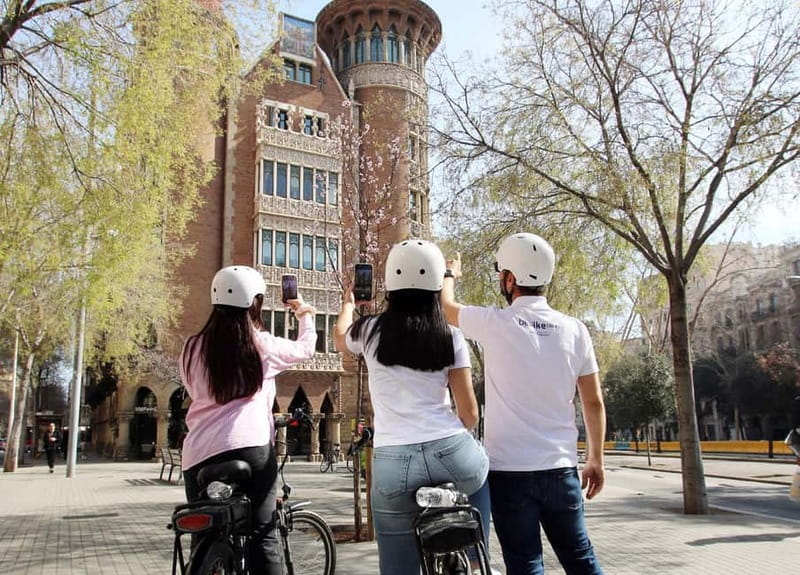 Barcelona: Tapas Tasting Tour by Regular Bike or E-Bike - Eixample and the first look at Gaudí