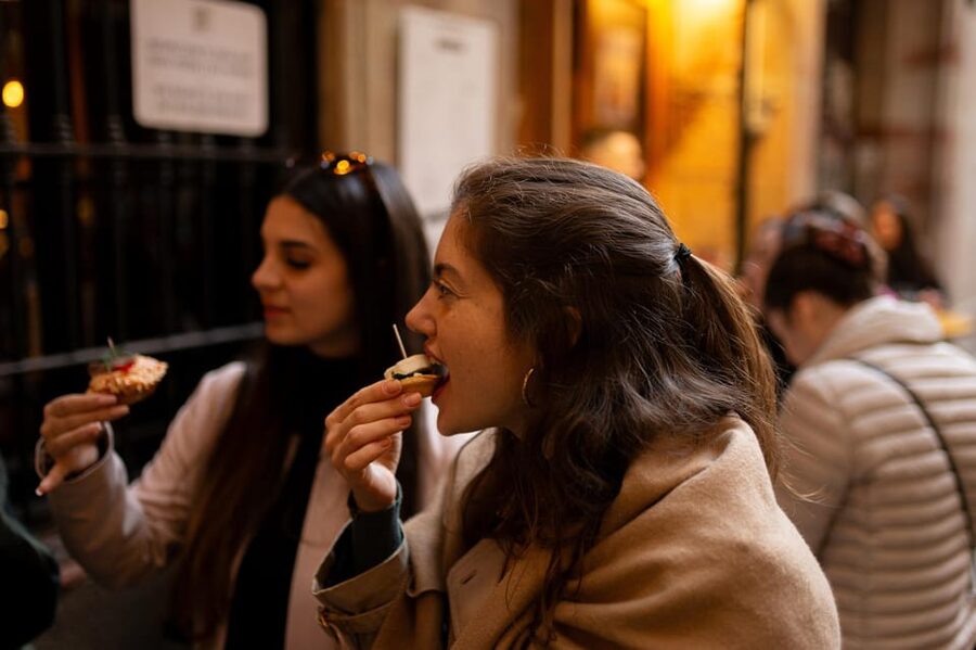 Barcelona: Tapas Tour with Food Tastings and Drinks - Key points to know before booking