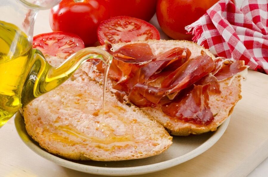 Barcelona: Tapas Walking Tour & Flamenco Show - Starting in Eixample with pa amb tomàquet