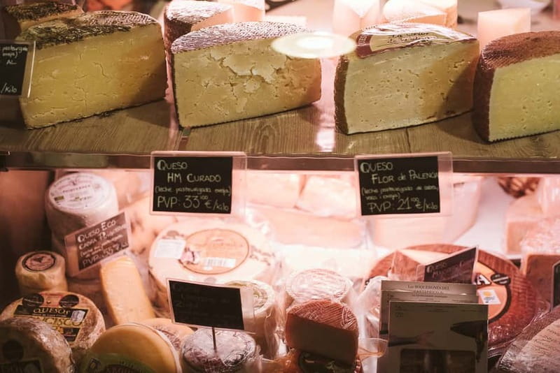 Barcelona: Tapas, Wine & History Tour of the Old Town - What the food and drink amount really means