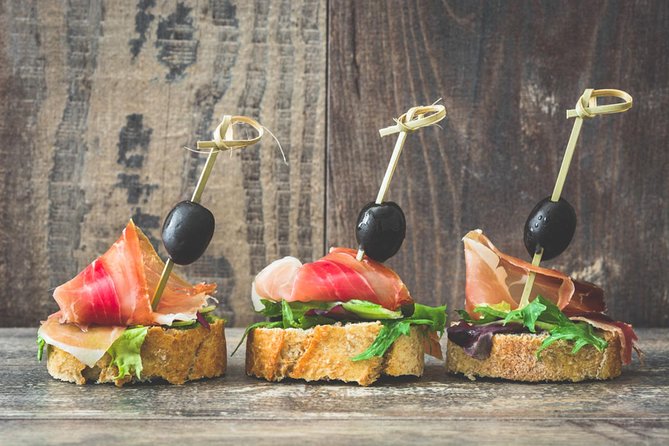 Barcelona Tapas & Wine Private Tour in Traditional Taverns - Carrer de Sant Pau and the 1912 bar