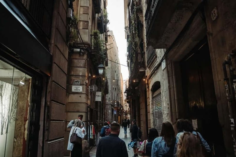 Barcelona: Tapas & Wine Tour in Born & Gothic Quarter - Starting in El Born, with a little context