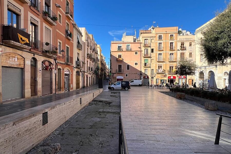 Barcelona: Tarragona & Sitges Guided Day Trip with Transfers - What the private format really adds