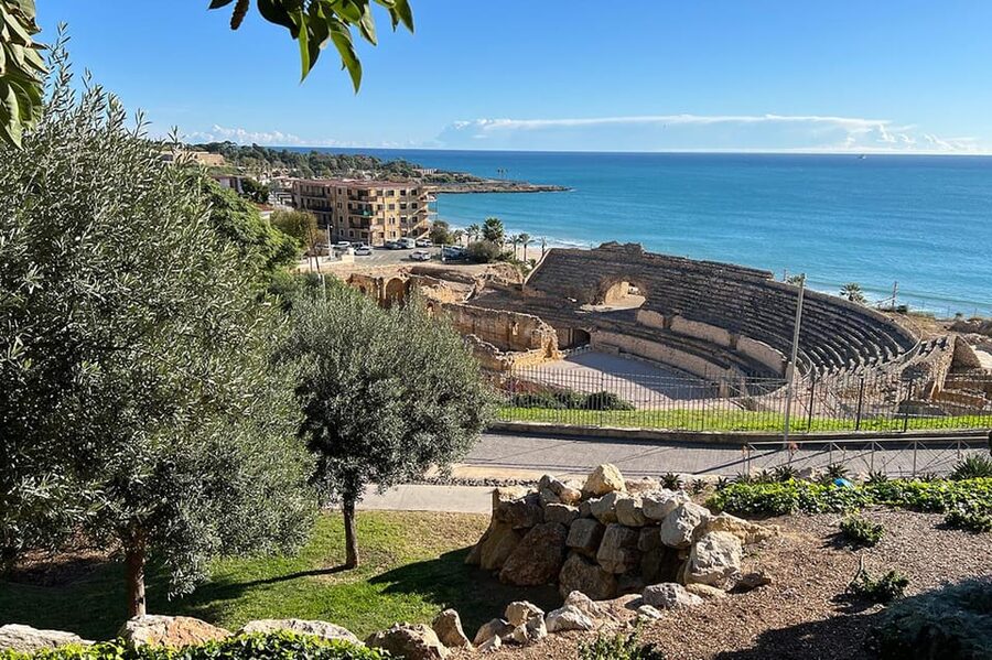 Barcelona: Tarragona & Sitges Guided Day Trip with Transfers - From the Balcony of the Mediterranean to the amphitheater