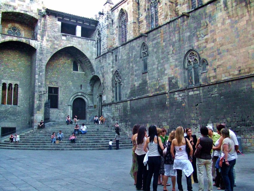 Barcelona: “The Cathedral of the Sea” Literary Walking Tour - The Museu d’Història de Barcelona as a visual pause