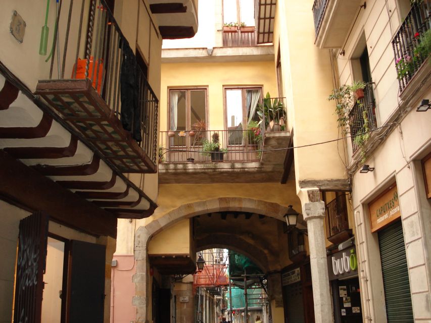 Barcelona: “The Cathedral of the Sea” Literary Walking Tour - Walking through La Ribera and the world of the novel
