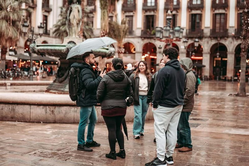 Barcelona: Tipsy Tapas & History Tour in the Gothic Quarter - Stop three: gourmet bites and live music