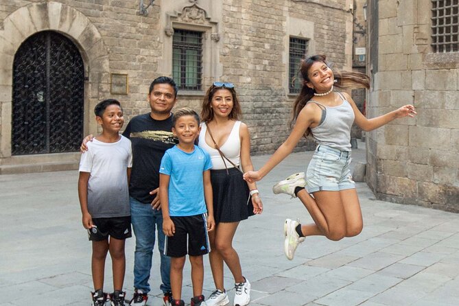 Barcelona Tour And Photoshoot in Gothic Quarter - Pont del Bisbe mixes Gothic style with a 1928 origin