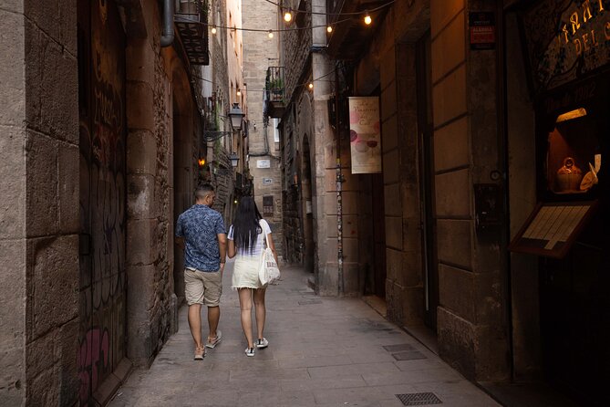 Barcelona Tour And Photoshoot in Gothic Quarter - Barcino connects Roman Barcelona with modern art