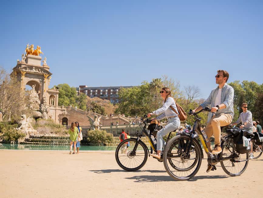 Barcelona: Undiscovered Secrets of Picasso on E-Bike - Pausing among palms at Parc de la Ciutadella