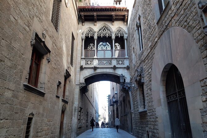 Barcelona walking tour Gothic Quarter and Ramblas+Boat trip - Gaudí’s Güell Palace before the waterfront
