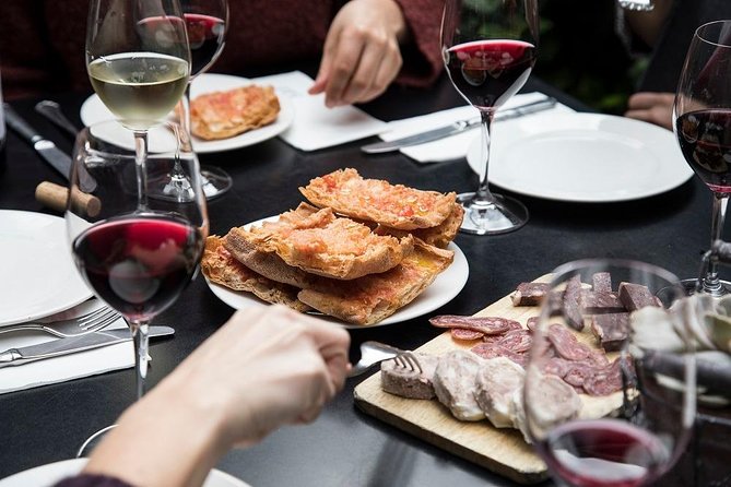 Barcelona Wine and Gourmet Tapas Tour - An evening that begins with Gaudí and ends with dinner