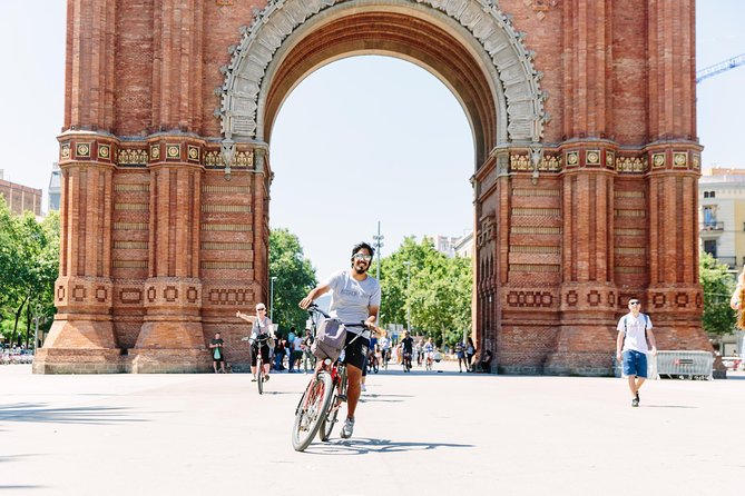 Barcelona: Wonders of Gaudi Bike Tour - What the guide can add to the ride