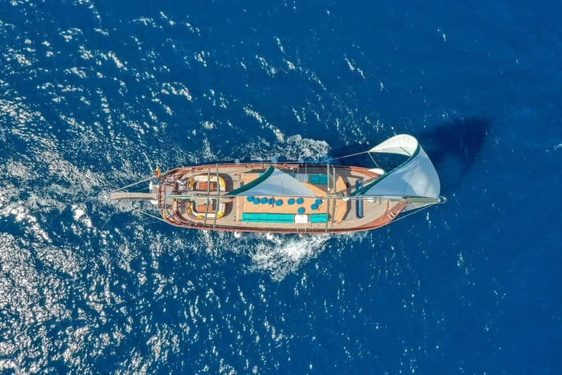 Barcelona: Wooden Boat Sailing with Tapa and Welcome Drink - Key points to know before boarding