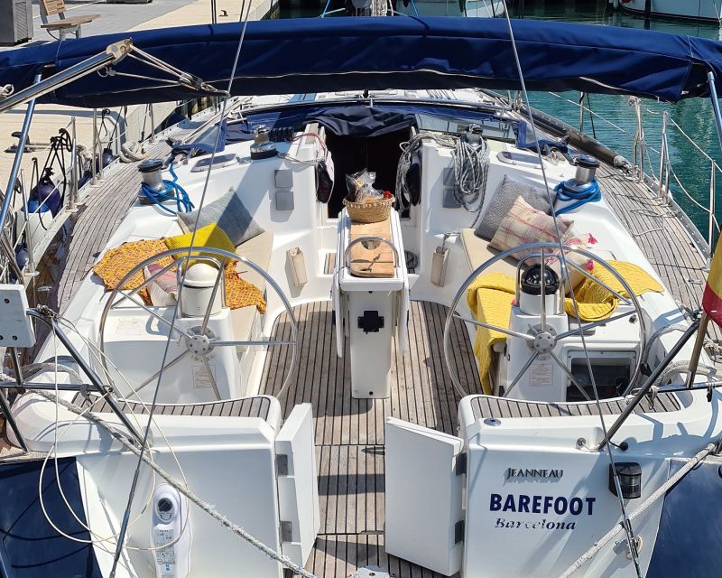 Barefoot: Private sailing cruise in Barcelona - Starting at Port Vela Marina