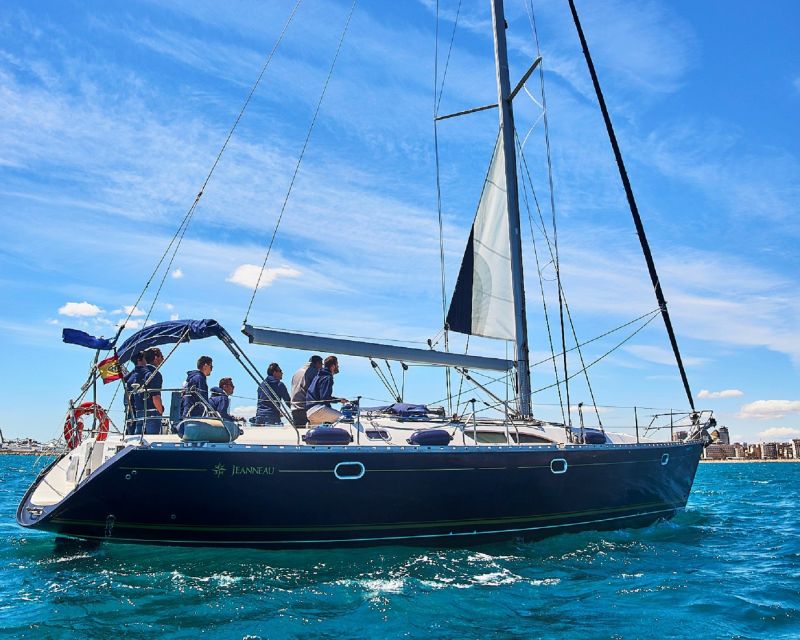 Barefoot: Private sailing cruise in Barcelona - Choosing between active sailing and easy relaxation