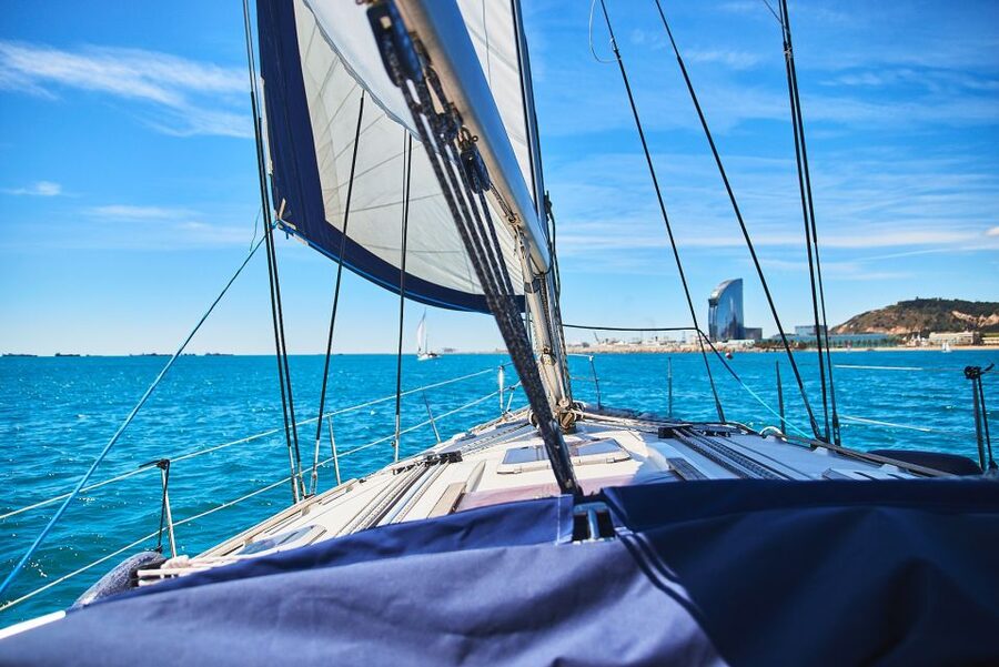 Barefoot: Private sailing cruise in Barcelona - What the captain adds to the experience