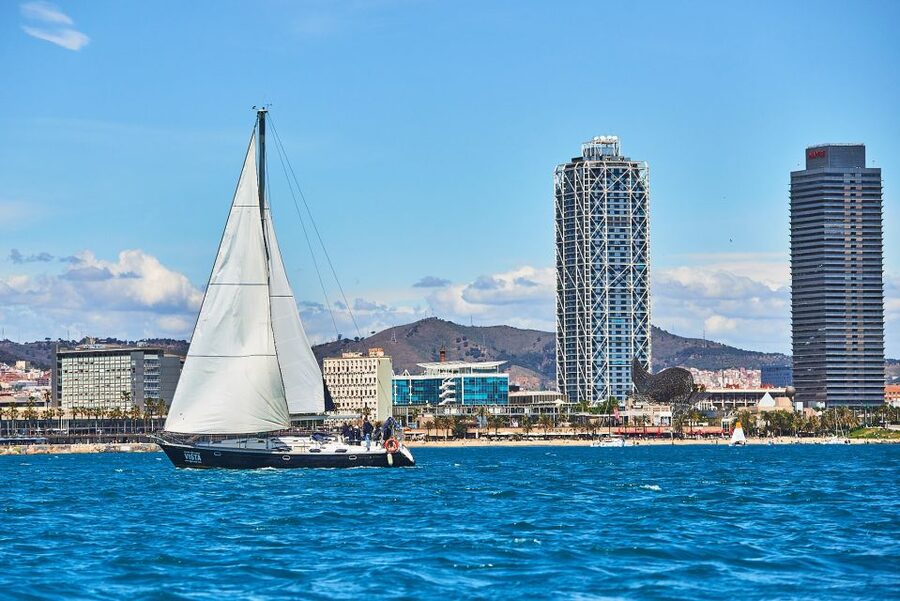 Barefoot: Private sailing cruise in Barcelona - My take: should you book it?
