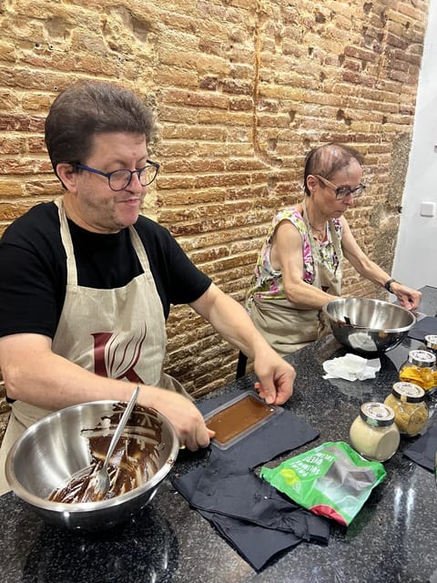 Bean to Bar Chocolate Workshop in Barcelona - Making your own chocolate bar