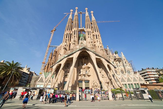 Best of Barcelona Guided Tour with Port or Hotel Pick up - Why the port transfer is so useful